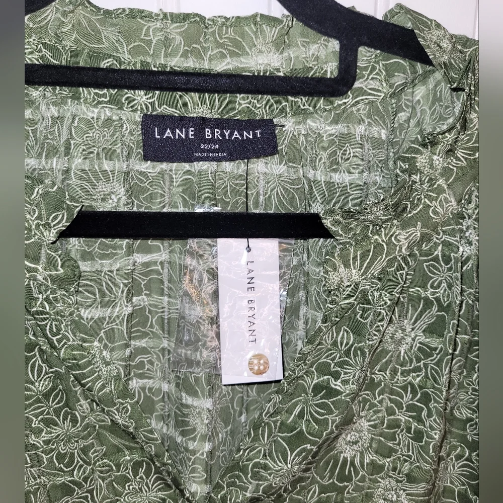 Lane Bryant Olive Floral Pop Over Blouse NWT Sz 22/24 - Picture 4 of 7